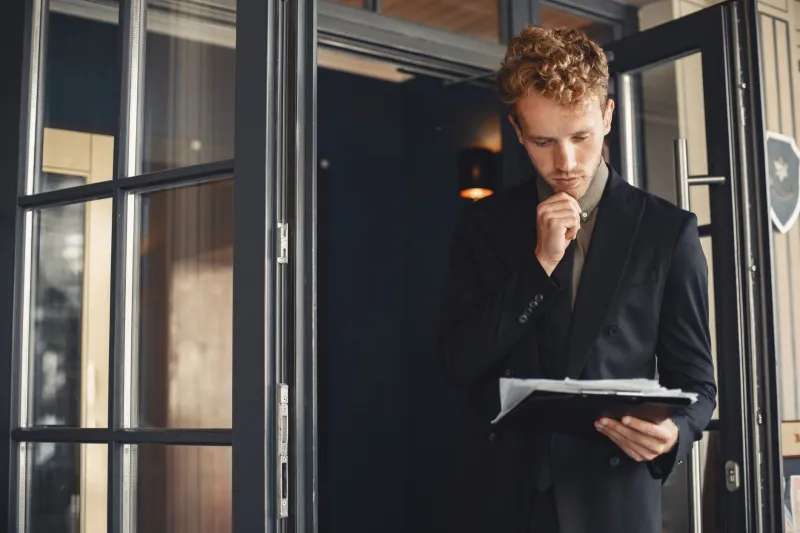 When Depth Becomes a Trap: Recognizing the Moment Your Expertise Stops Opening Doors
